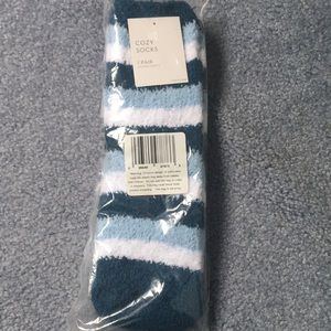 *NWT* Kohl’s Blue Striped Cozy Socks